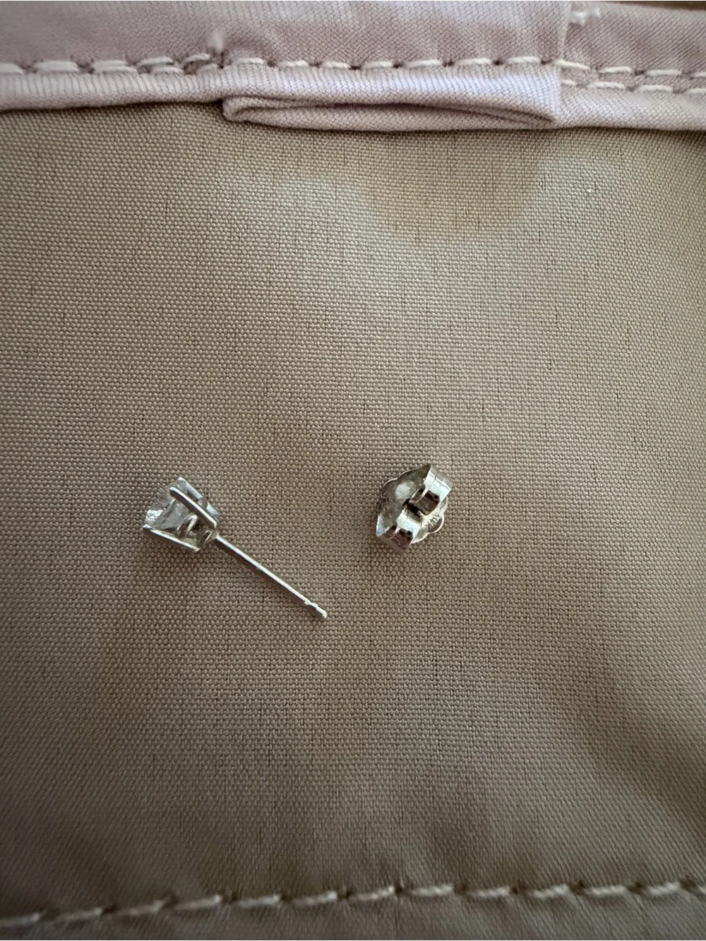 Single White Gold 14k diamond earring 1/4 carat, 4.5mm - Picture 3 of 5